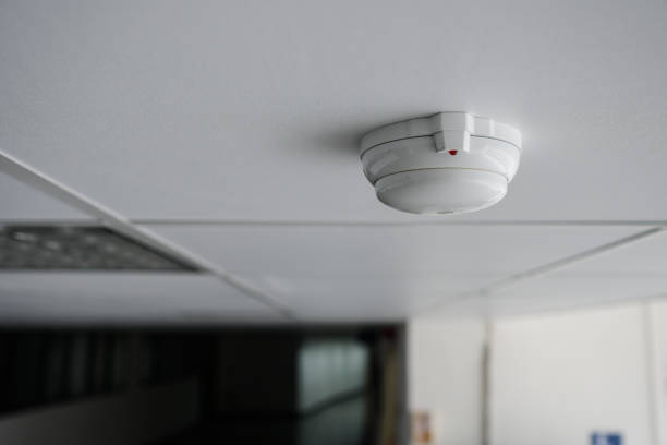 why is my smoke detector blinking red